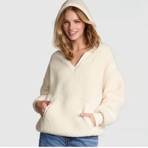 NWT VICTORIA’S SECRET PINK SHERPA FLEECE PULLOVER HOODIE SZ M